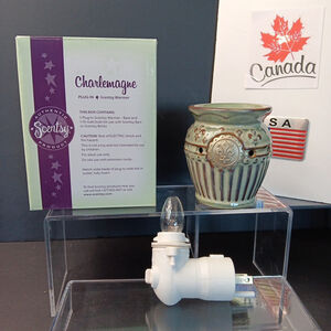 SCENTSY Warmer CHARLEMAGNE Plug-In Warmer Retired Blue/Brown Artisan/Used BOX CN
